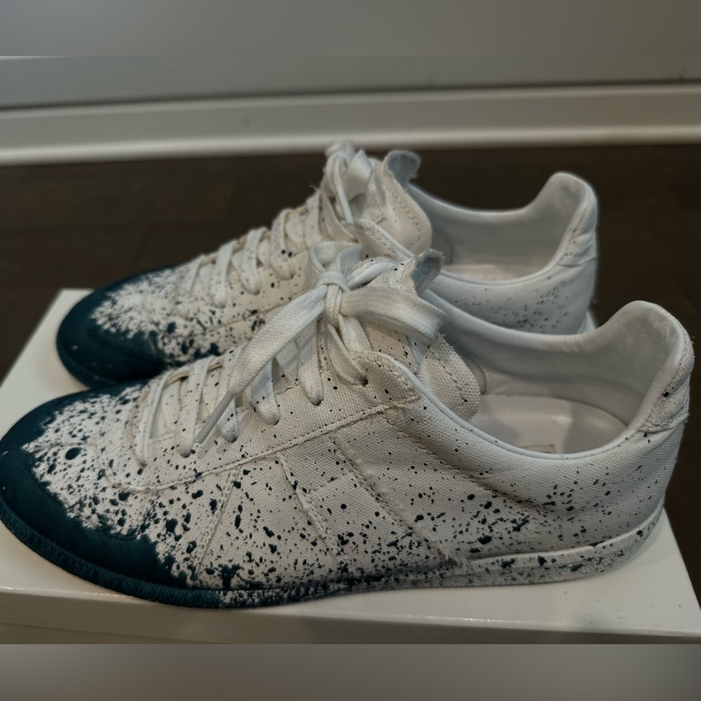 MAISON MARGIELA PAINTER REPLICA SNEAKER
WHITE & BLUE